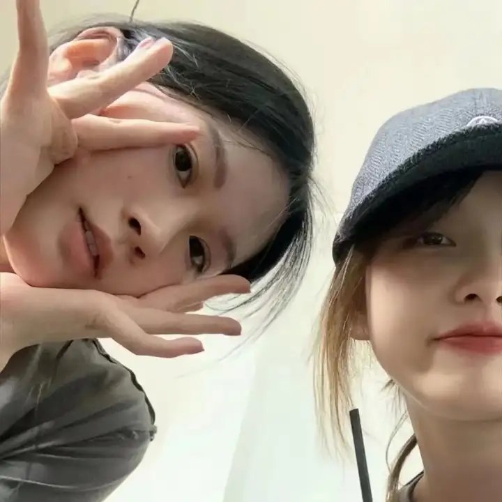 红衣小女孩
